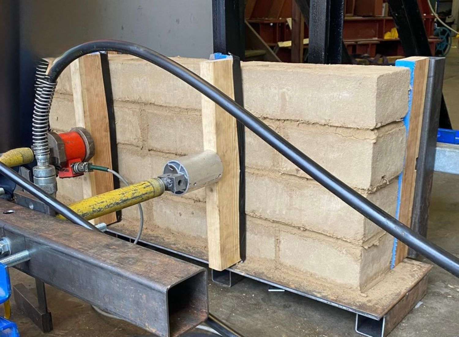 Custom-designed materials test setup for bespoke laboratory analysis