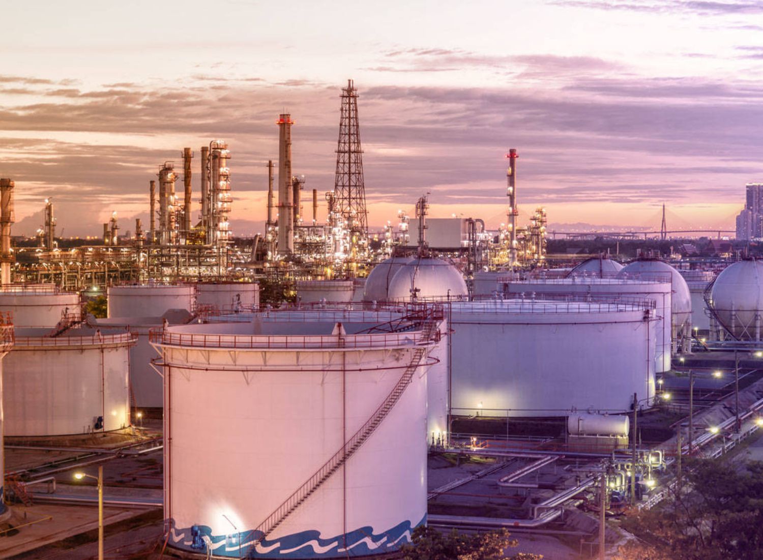 Materials testing for chemical and petrochemical industry components under high stress or temperature