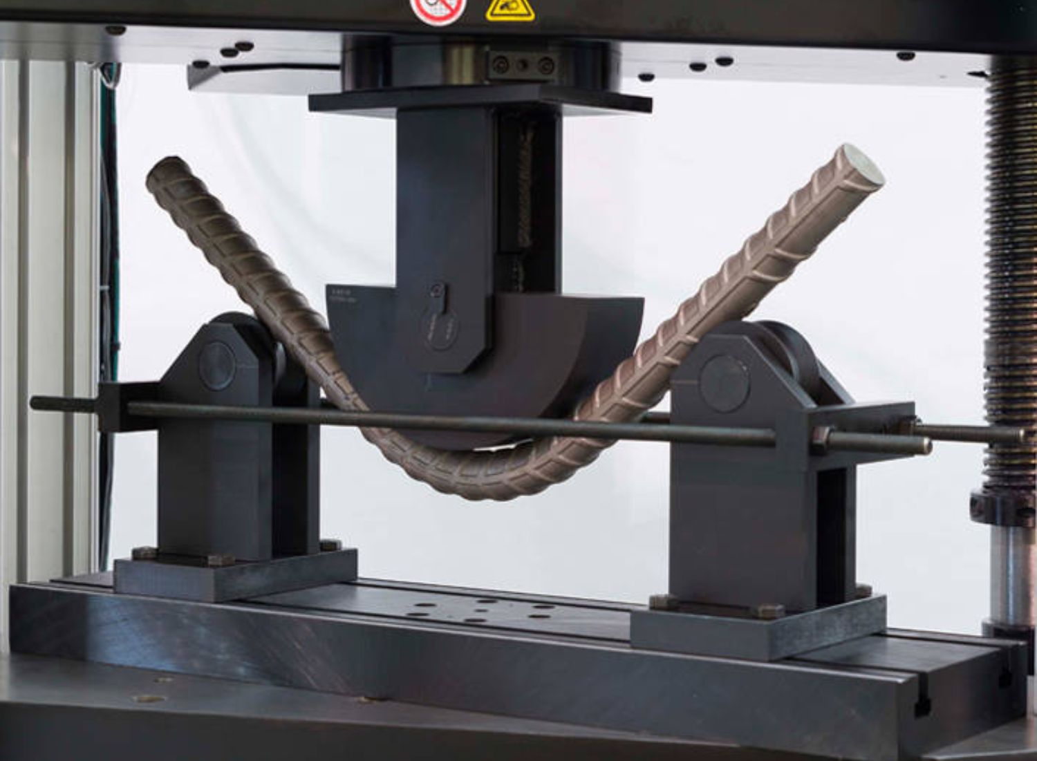 Three-point flexural testing setup measuring bending strength of material