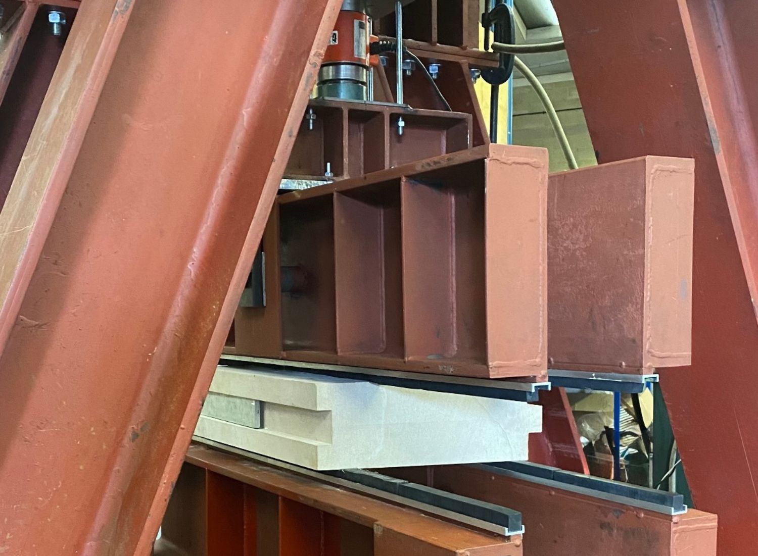 Special bespoke testing configuration tailored for non-standard materials evaluation